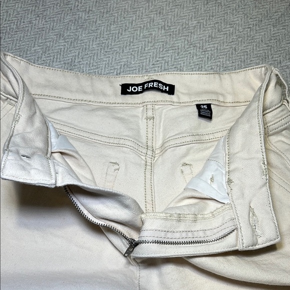 Joe Fresh Women's Cream Cuffed Denim Shorts.  Size 25 - Picture 8 of 9
